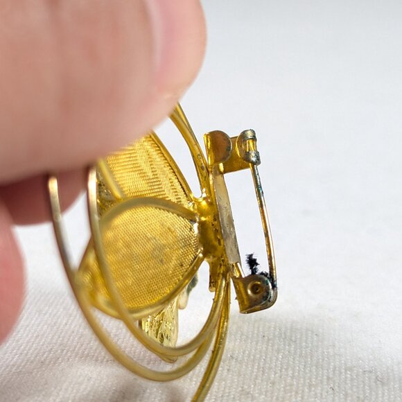 Flower brooch in gold toned metal, gift for mother - Picture 2 of 3